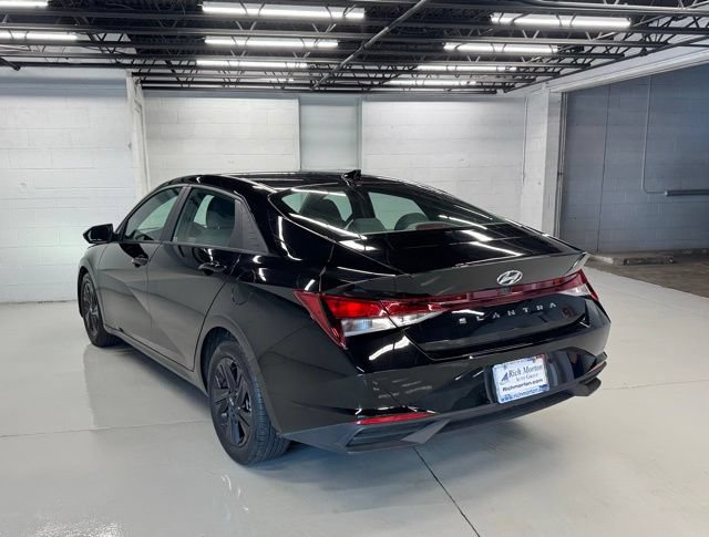 Used 2022 Hyundai Elantra SEL FWD image 3