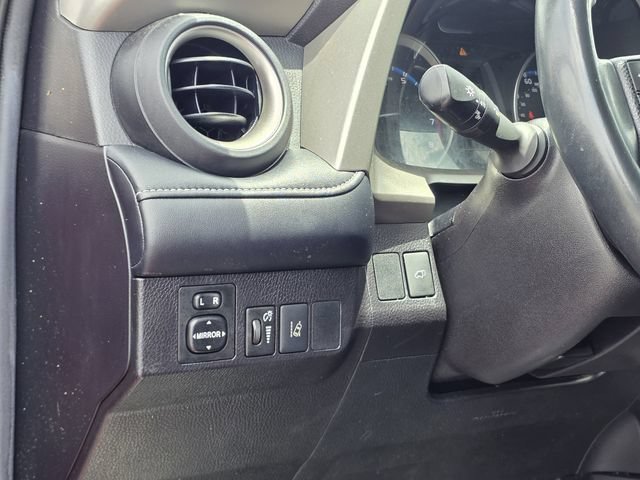 Used 2018 Toyota RAV4 XLE FWD image 18