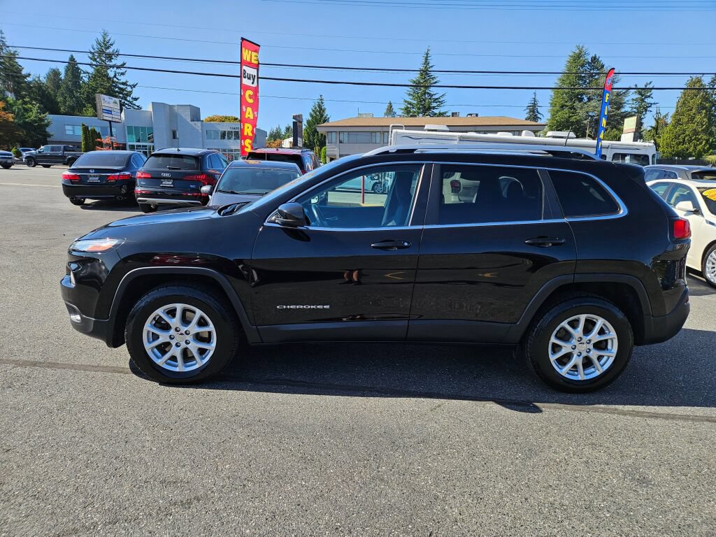 Used 2017 Jeep Cherokee Latitude w/ Cold Weather Group AWD/4WD image 7
