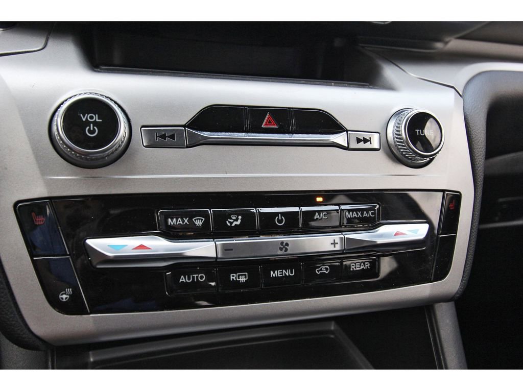 Used 2022 Ford Explorer XLT w/ Equipment Group 202A image 24