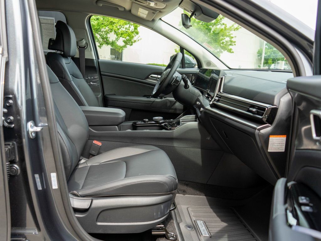 Used 2025 Kia Sportage EX image 10