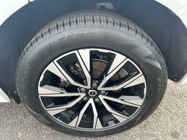 Used 2023 Volvo XC60 B5 Plus AWD/4WD image 6