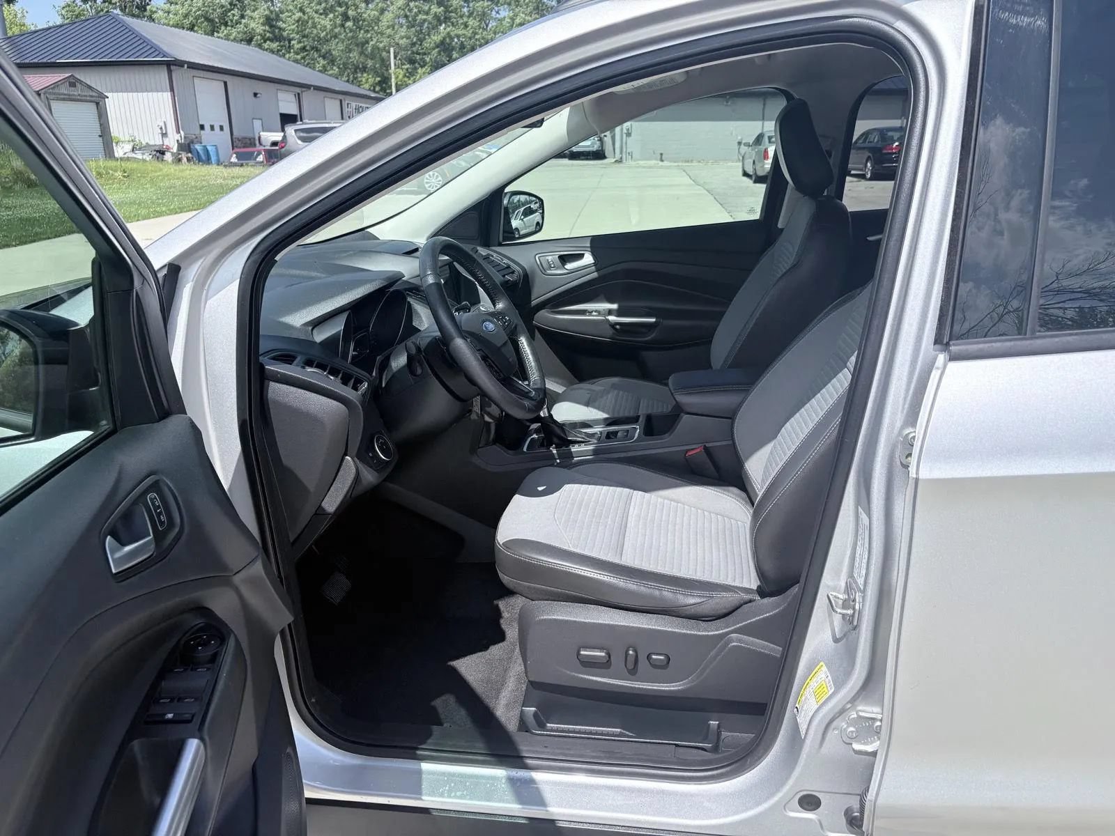 Used 2018 Ford Escape SE w/ SE Sport Appearance Package AWD/4WD image 11