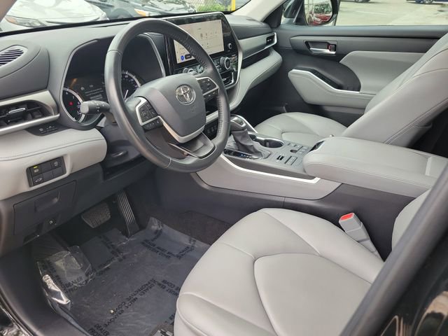 Used 2024 Toyota Highlander XLE image 10