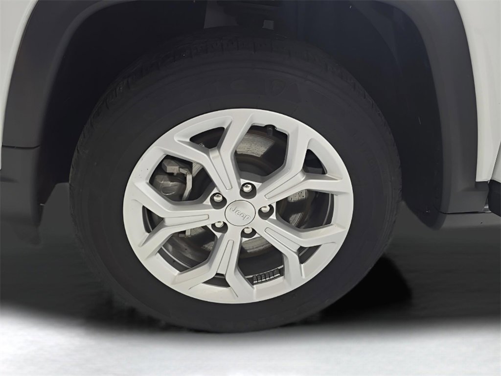 Used 2024 Jeep Compass Latitude image 30