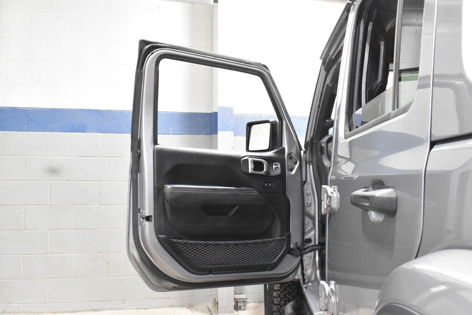 Used 2019 Jeep Wrangler Unlimited Sahara w/ Quick Order Package 24M Moab AWD/4WD image 9