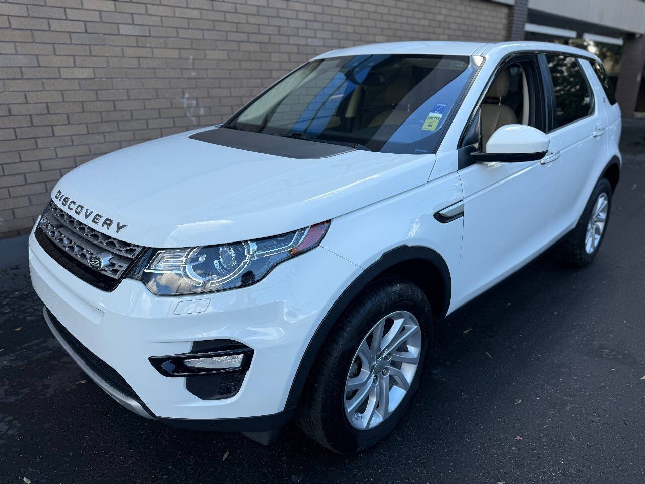 Used 2019 Land Rover Discovery Sport HSE AWD/4WD image 7