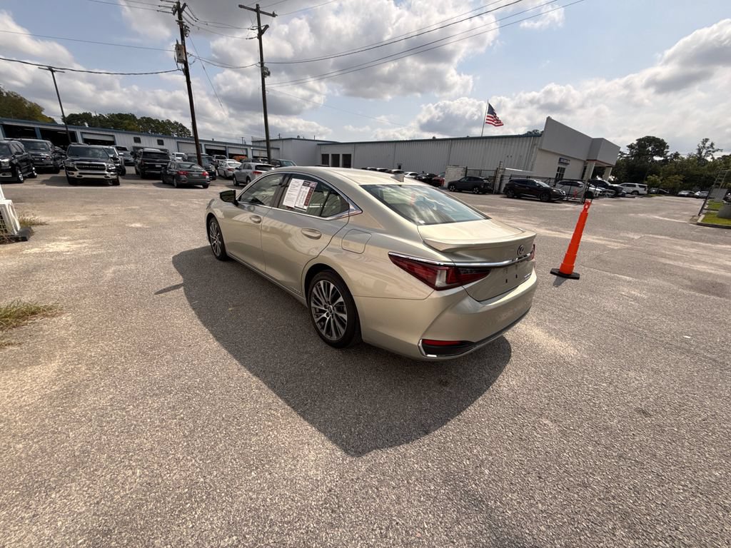 Used 2019 Lexus ES 300h w/ Premium Package FWD image 6