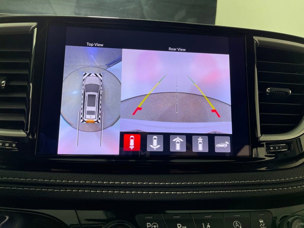 Used 2024 Chrysler Pacifica Touring-L image 21