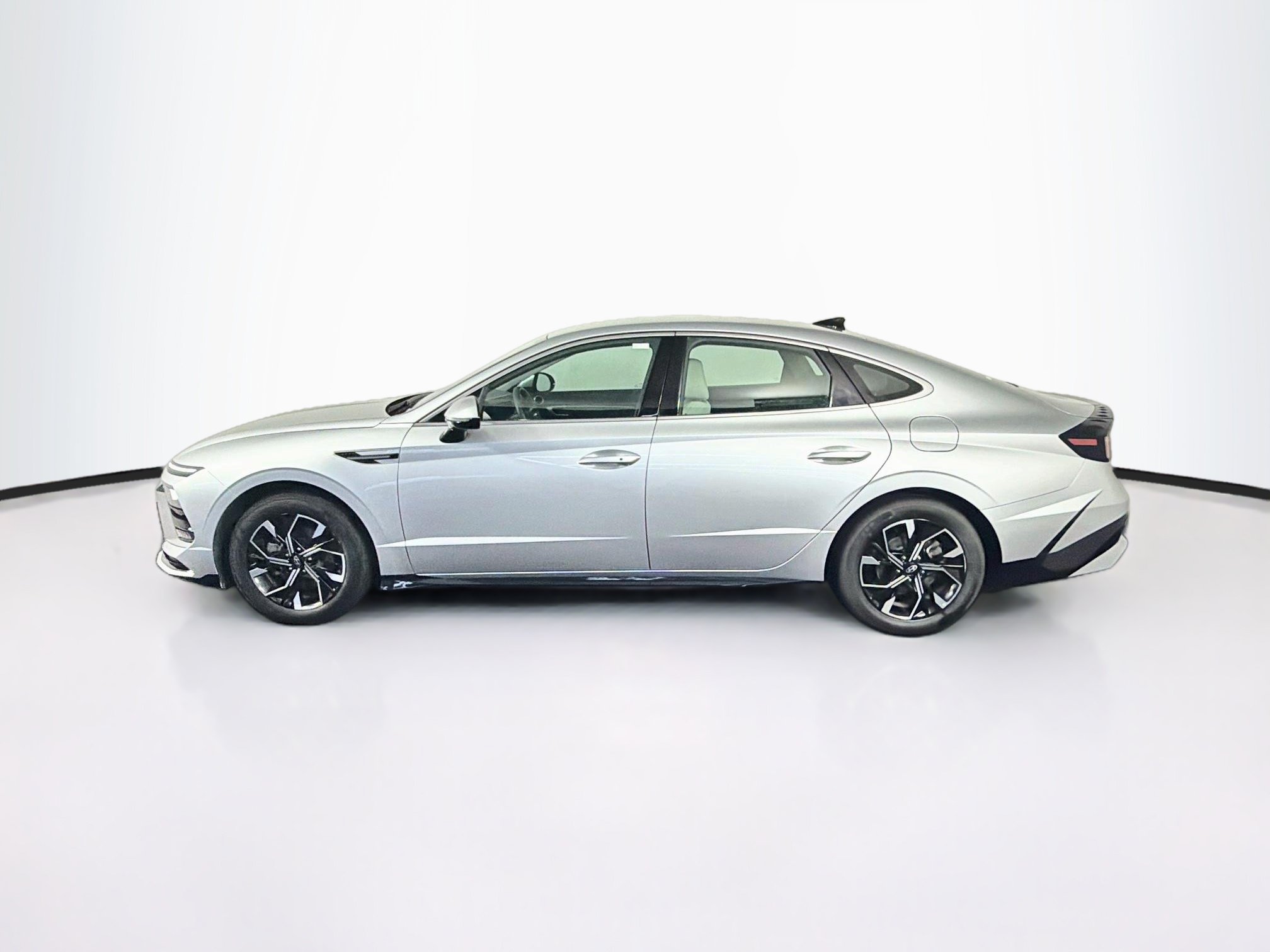 Used 2025 Hyundai Sonata SEL FWD image 4