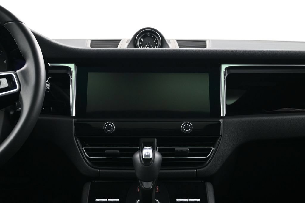 Certified 2025 Porsche Macan AWD/4WD image 11