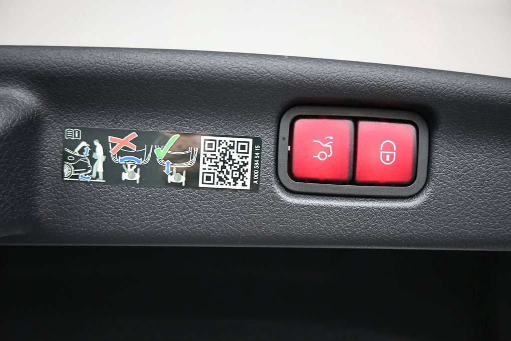 Used 2025 Mercedes-Benz C 300 Sedan image 28