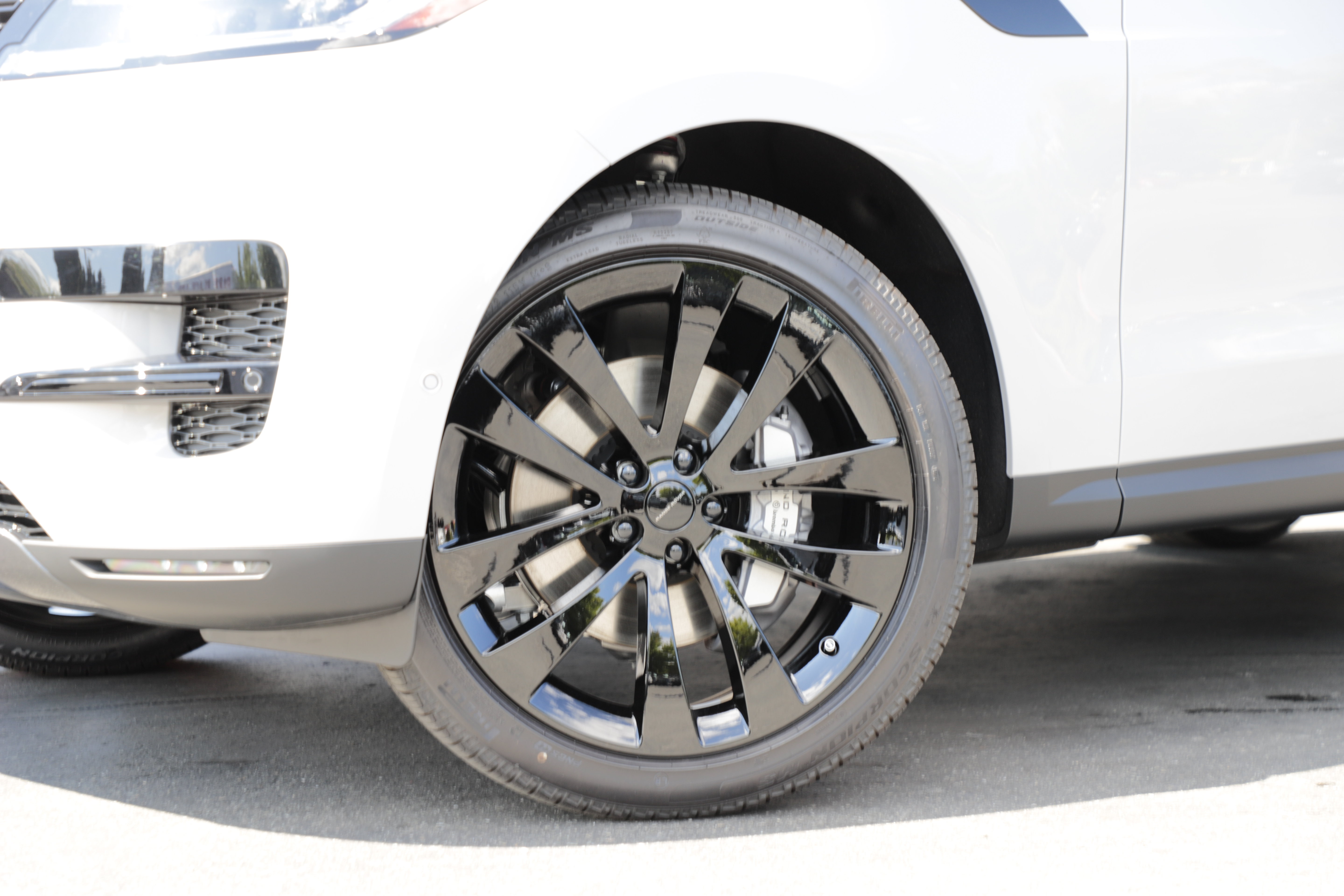 New 2026 Land Rover Range Rover Sport SE AWD/4WD image 2
