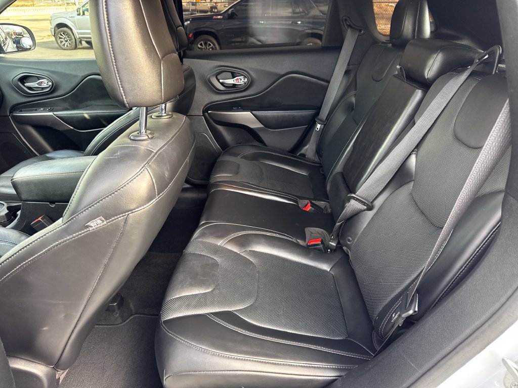 Used 2019 Jeep Cherokee Limited AWD/4WD image 32
