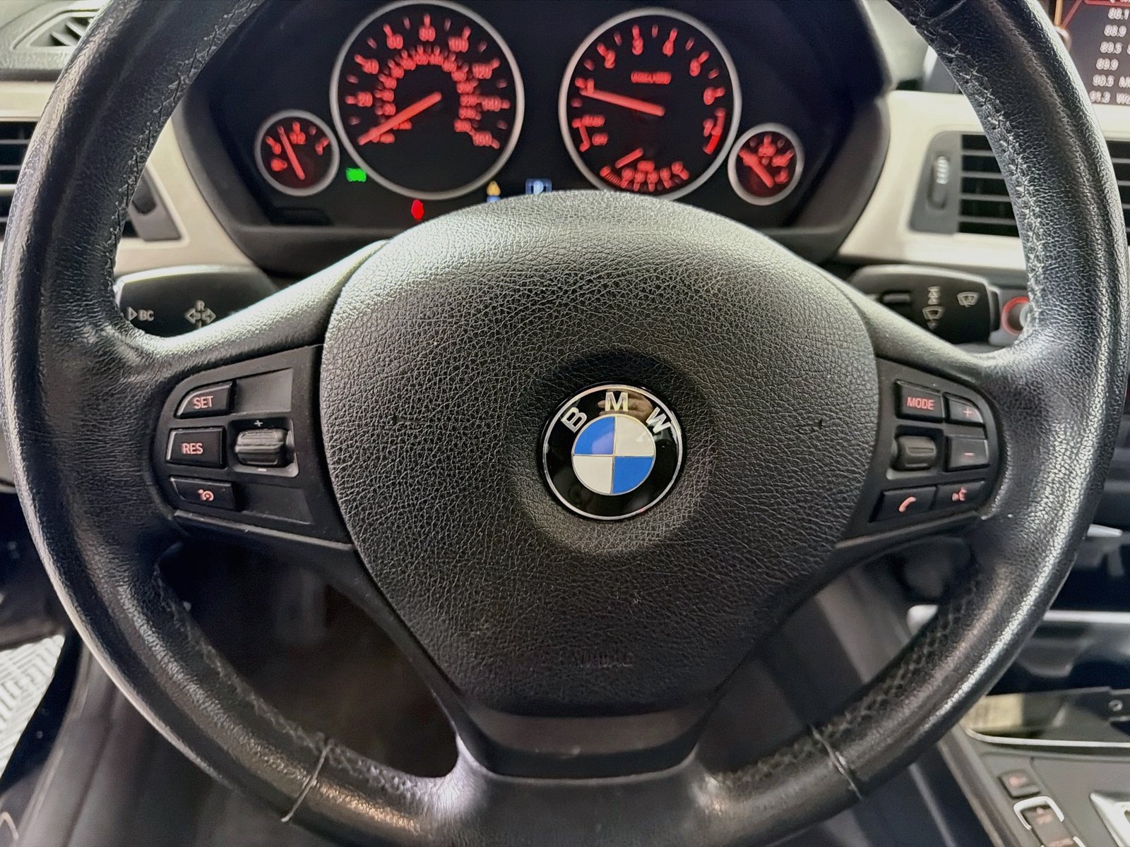 Used 2014 BMW 320i Sedan RWD image 13