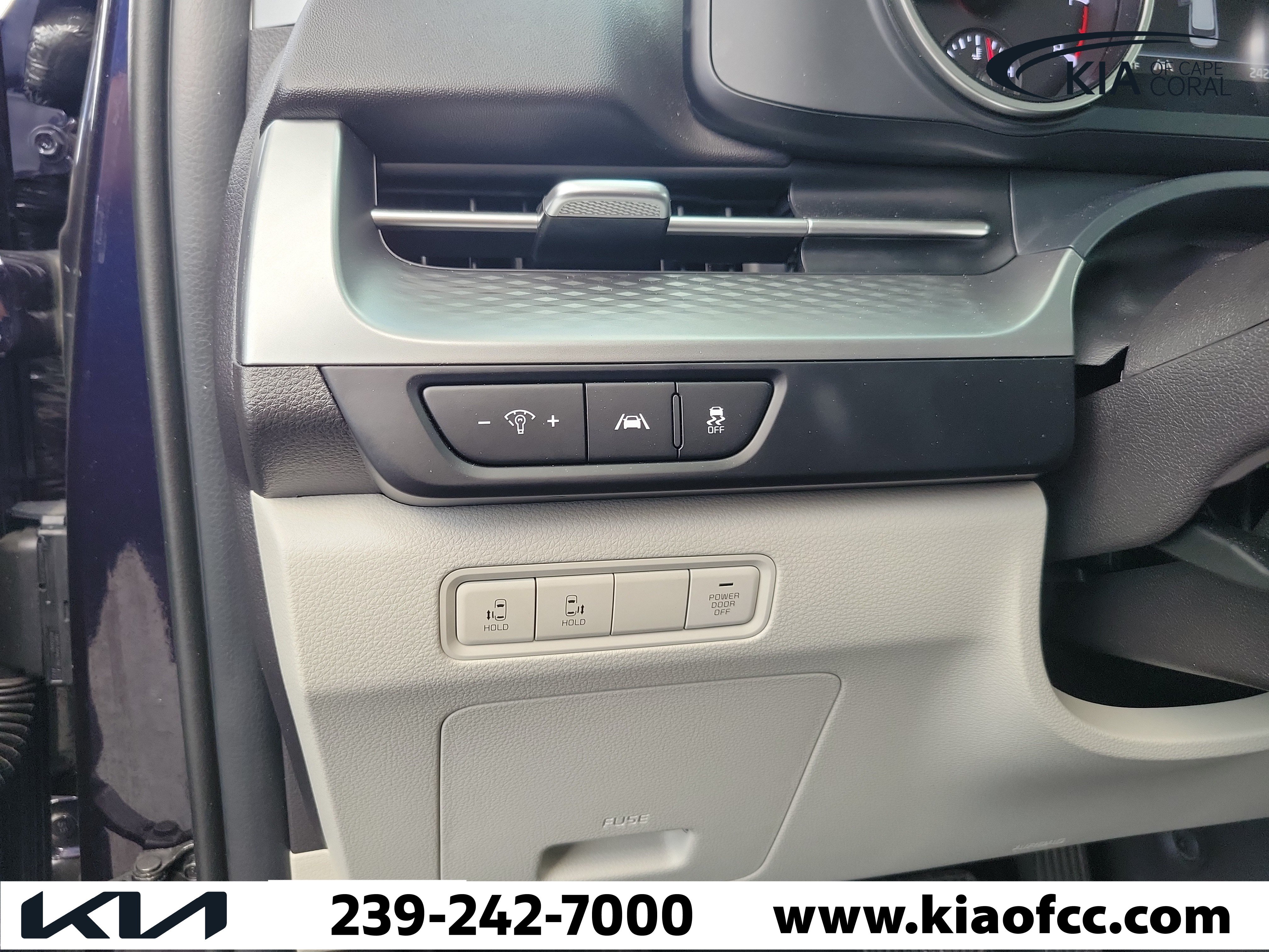 Certified 2023 Kia Carnival LX FWD image 24