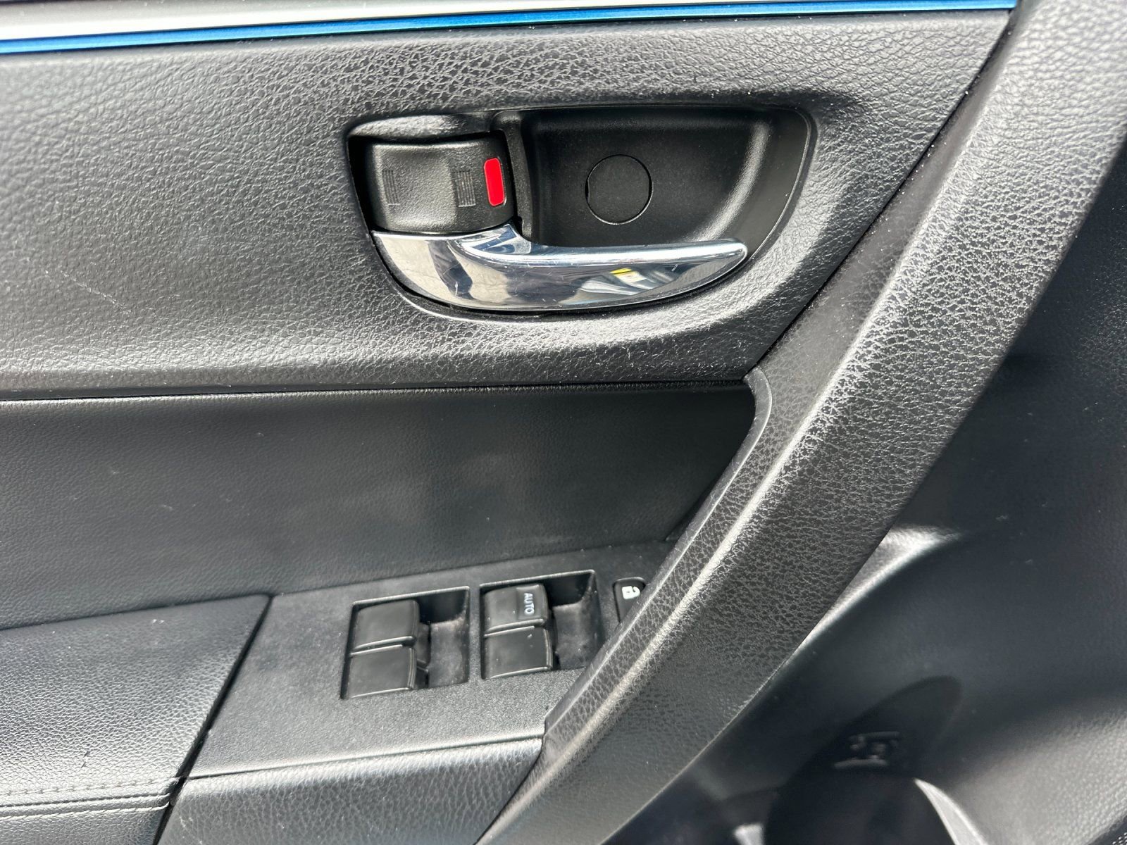 Used 2015 Toyota Corolla S image 10