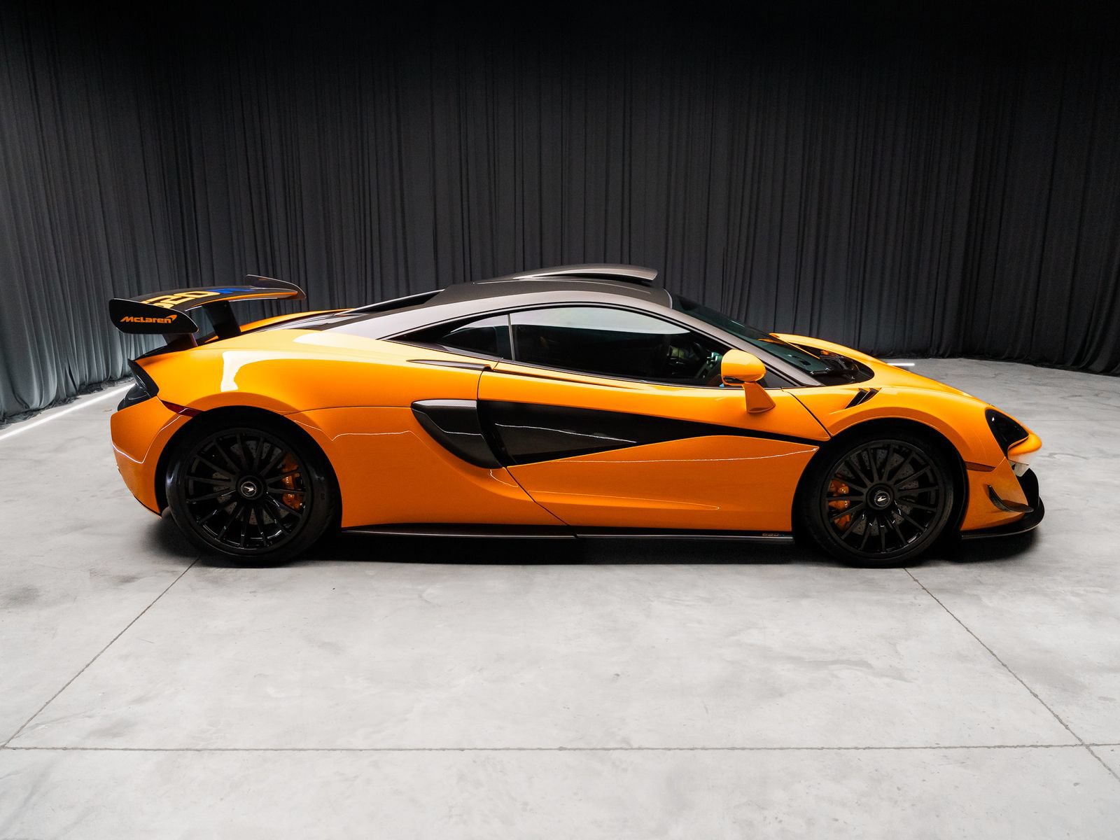 Used 2020 McLaren 620R RWD image 16