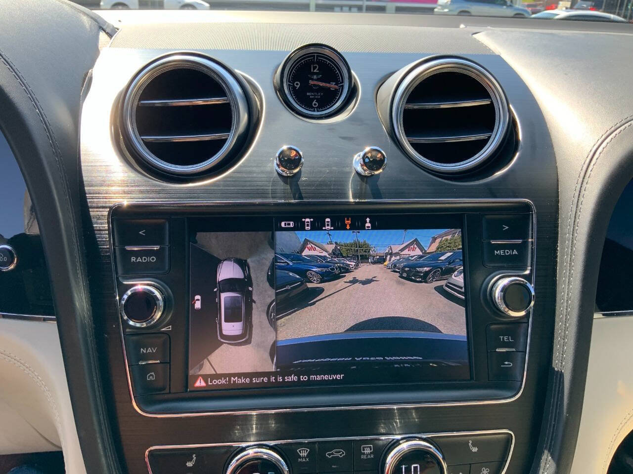Used 2019 Bentley Bentayga AWD/4WD image 24