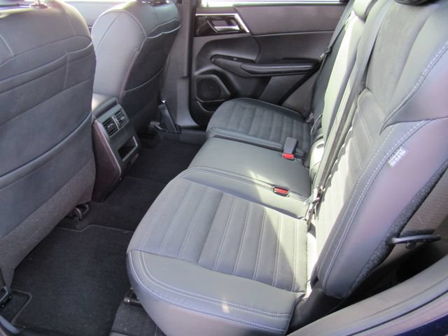 Used 2023 Mitsubishi Outlander SE FWD image 16