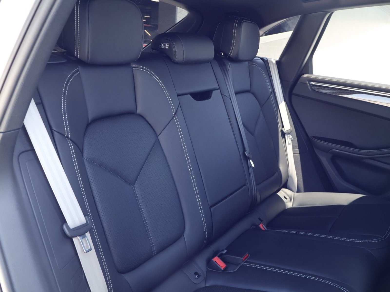 Certified 2026 Porsche Macan GTS AWD/4WD image 23