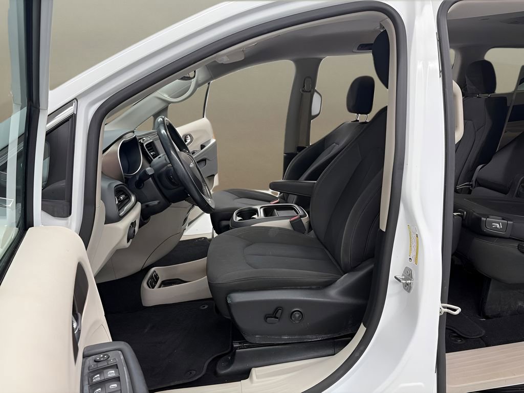 Used 2019 Chrysler Pacifica Touring Plus FWD image 10