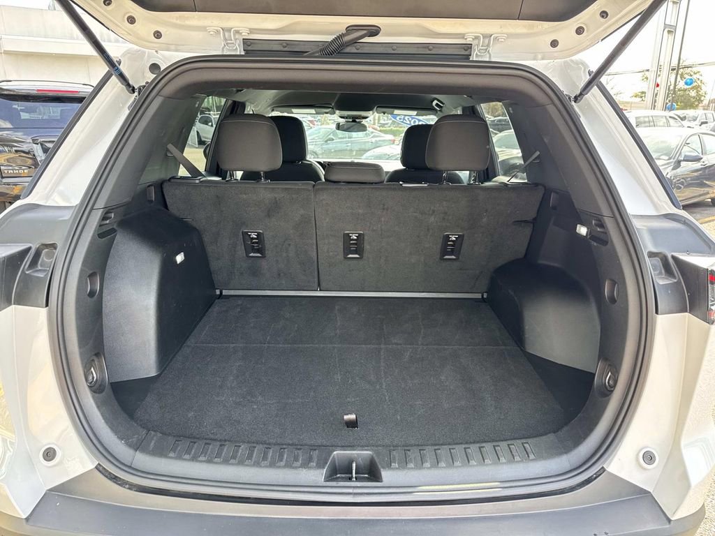 Certified 2025 Chevrolet Equinox LT image 9