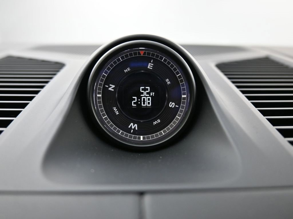 Used 2025 Porsche Cayenne image 23