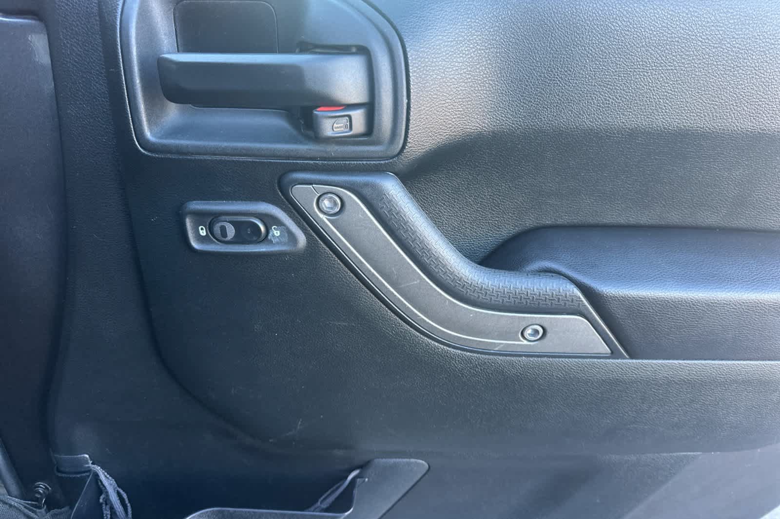 Used 2018 Jeep Wrangler Sport AWD/4WD image 18