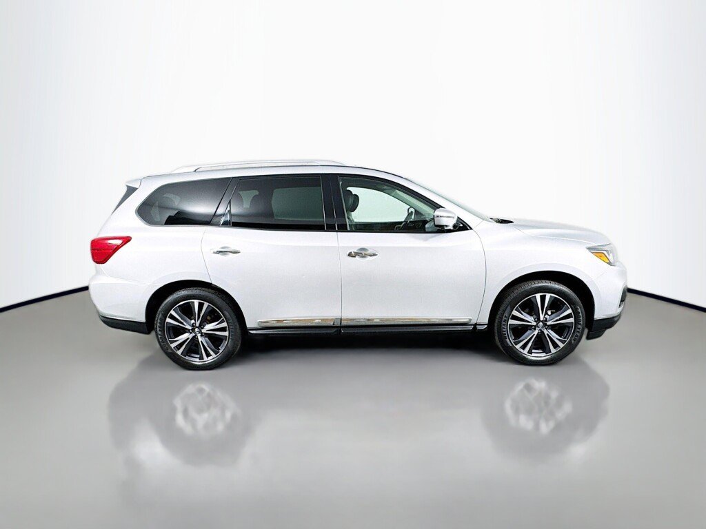Used 2020 Nissan Pathfinder Platinum AWD/4WD image 6