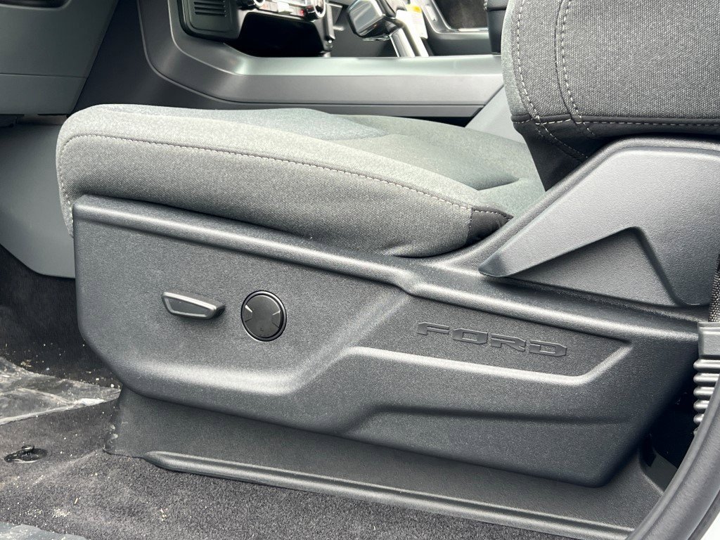 New 2025 Ford F150 Lightning XLT image 24