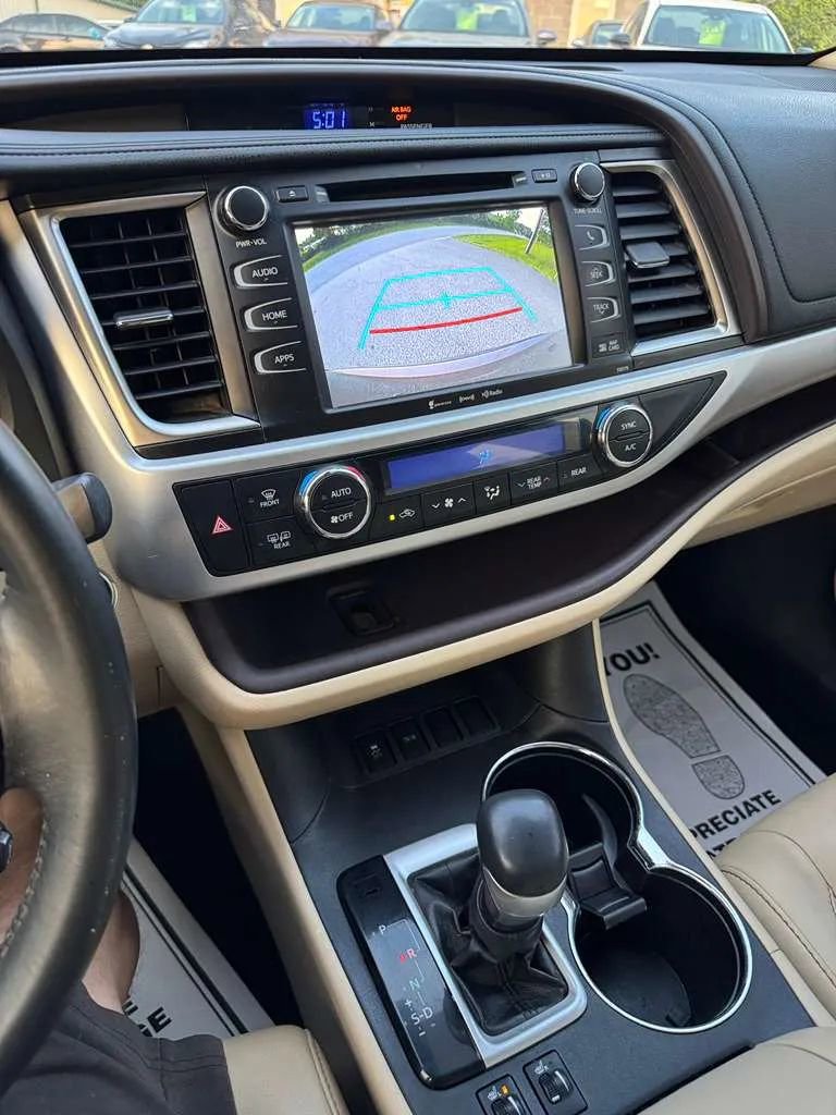 Used 2017 Toyota Highlander XLE FWD image 14
