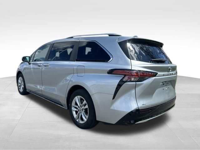 Used 2021 Toyota Sienna Limited AWD/4WD image 3