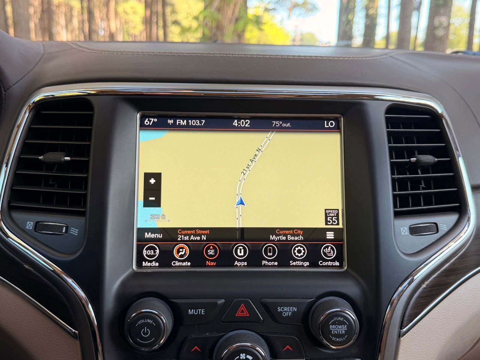Used 2018 Jeep Grand Cherokee Overland AWD/4WD image 4