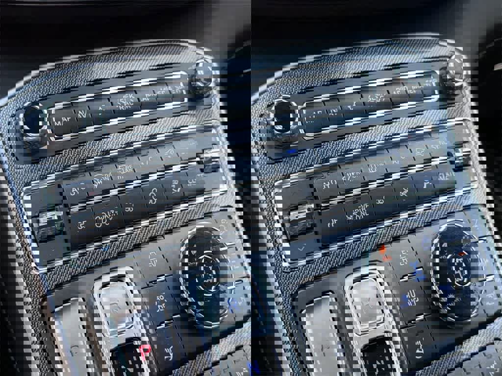 Used 2022 Hyundai Santa Fe Limited image 16