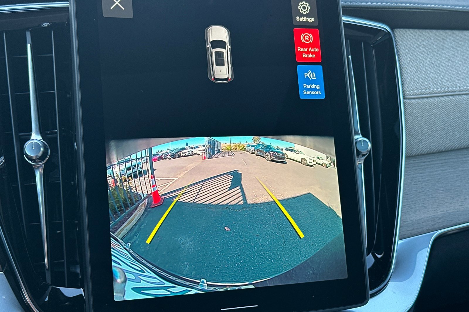 New 2026 Volvo XC90 B5 Core image 18