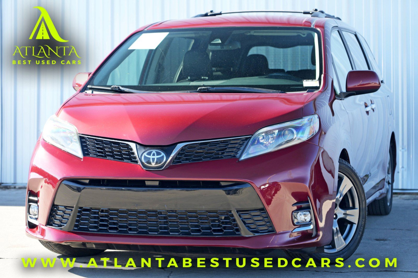 Used 2019 Toyota Sienna SE w/ Carpet Mat Package
