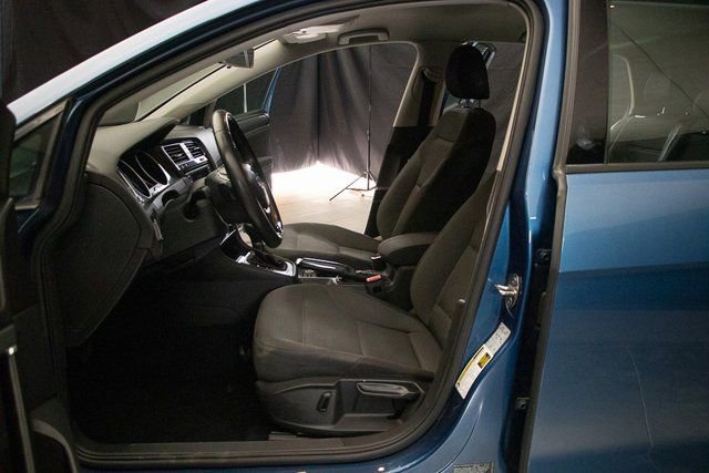 Used 2018 Volkswagen Golf S image 23