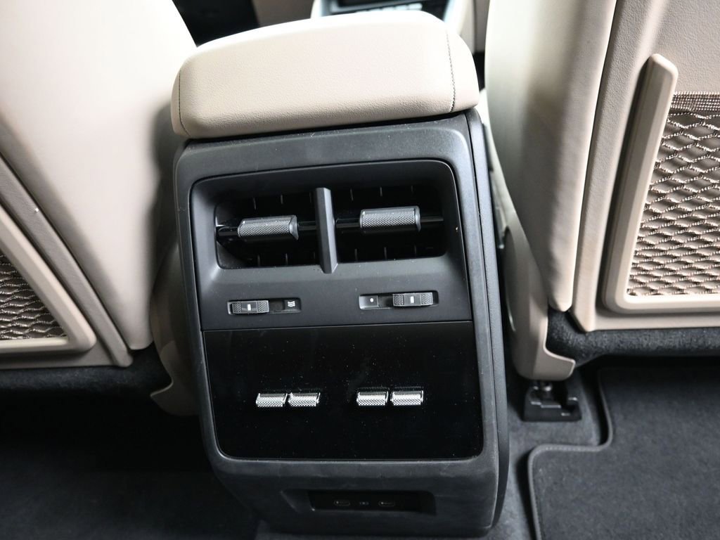 Certified 2025 Porsche Macan Electric image 27