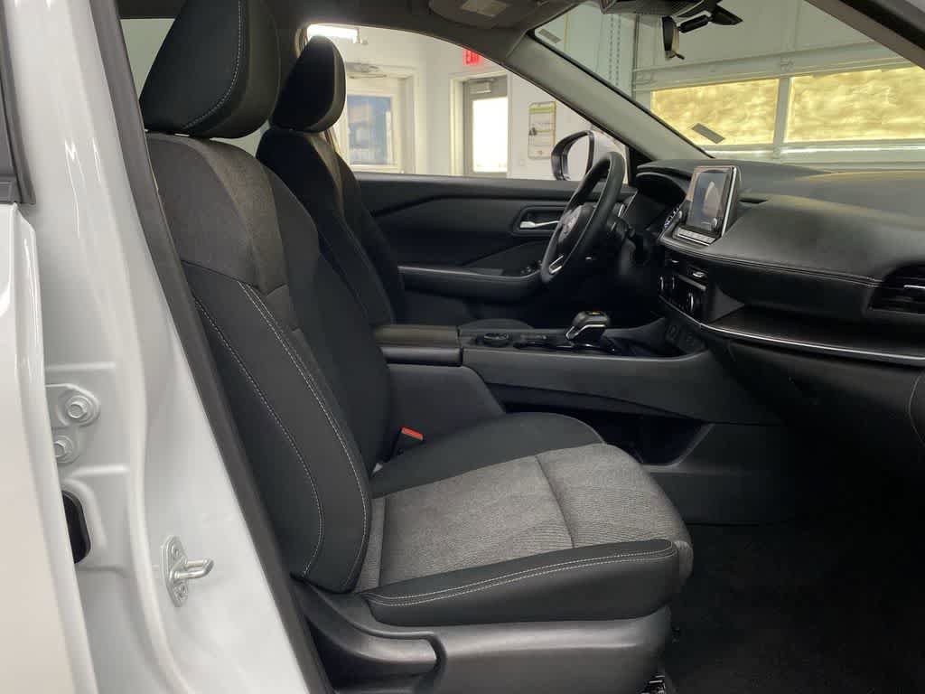Used 2024 Nissan Rogue SV image 18