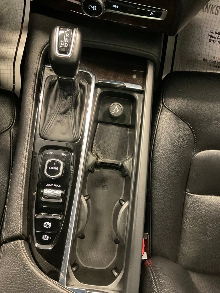 Used 2016 Volvo XC90 T6 Momentum w/ Momentum Plus Package AWD/4WD image 28