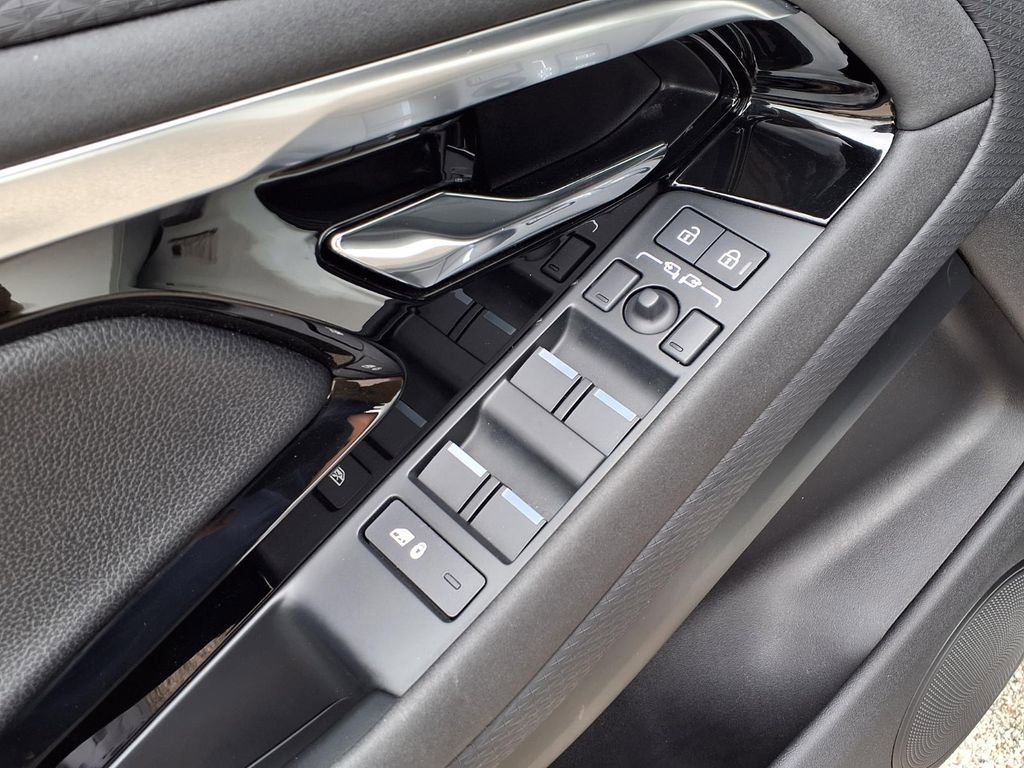 Used 2023 Land Rover Range Rover Evoque S image 11