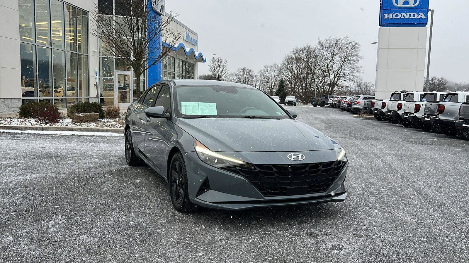 Used 2021 Hyundai Elantra SEL w/ Convenience Package image 1