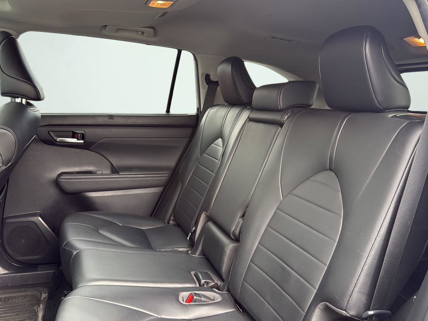 Used 2021 Toyota Highlander XLE image 22
