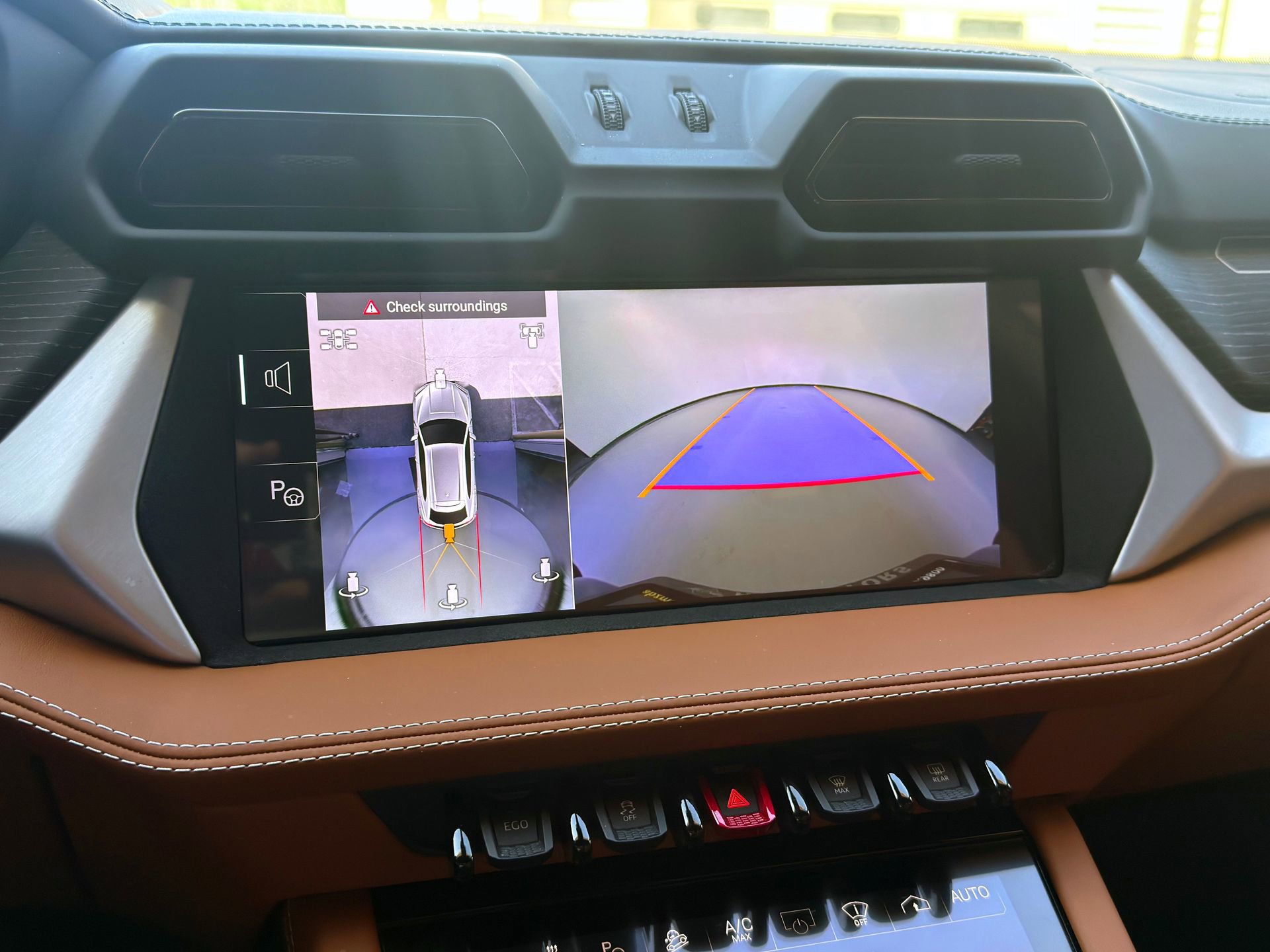 Used 2025 Lamborghini Urus SE image 17