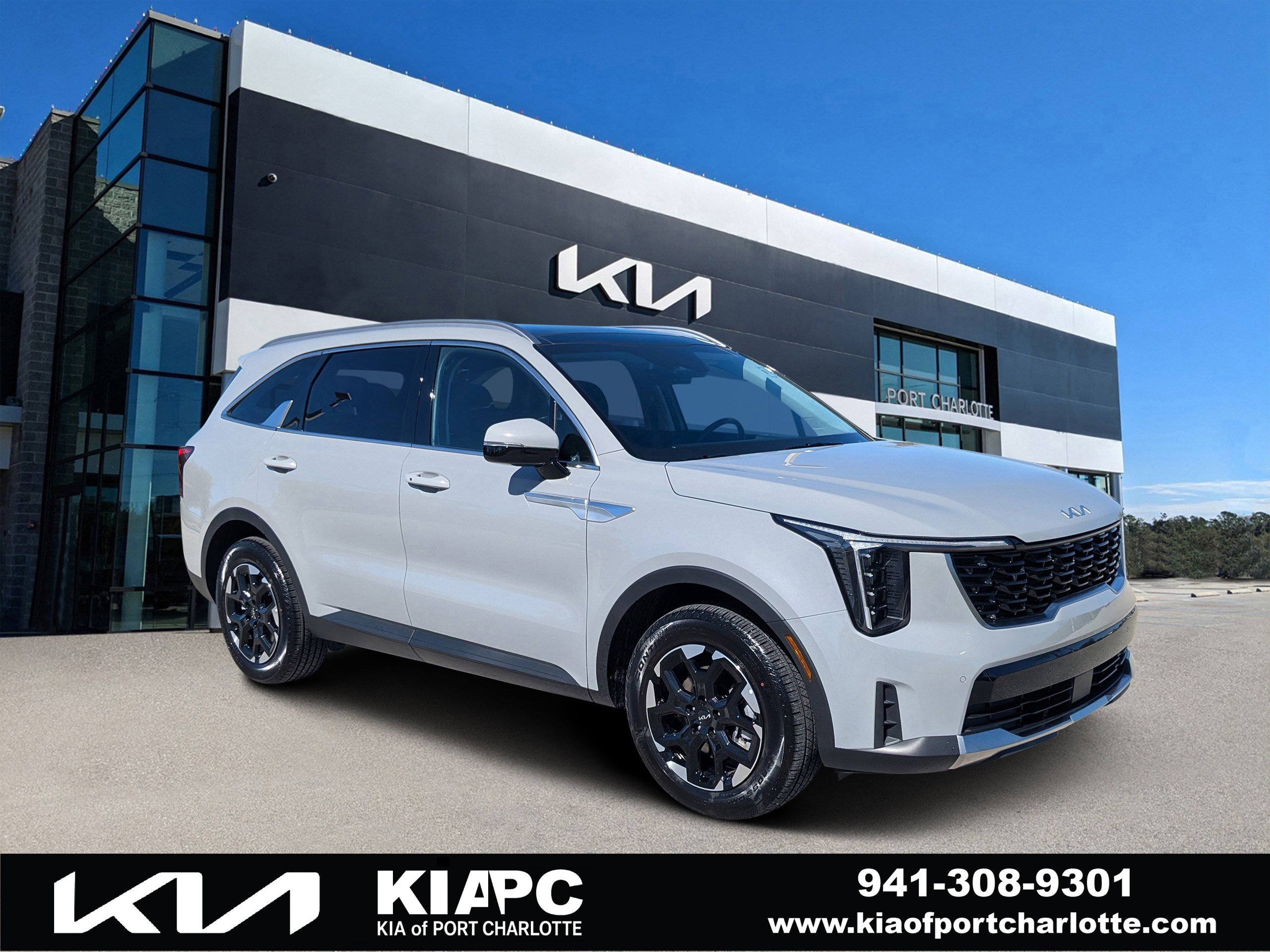 Certified 2025 Kia Sorento S w/ Panoramic Sunroof Package