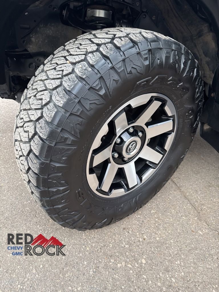 Used 2021 Toyota 4Runner TRD Off-Road Premium w/ Moonroof Package AWD/4WD image 30