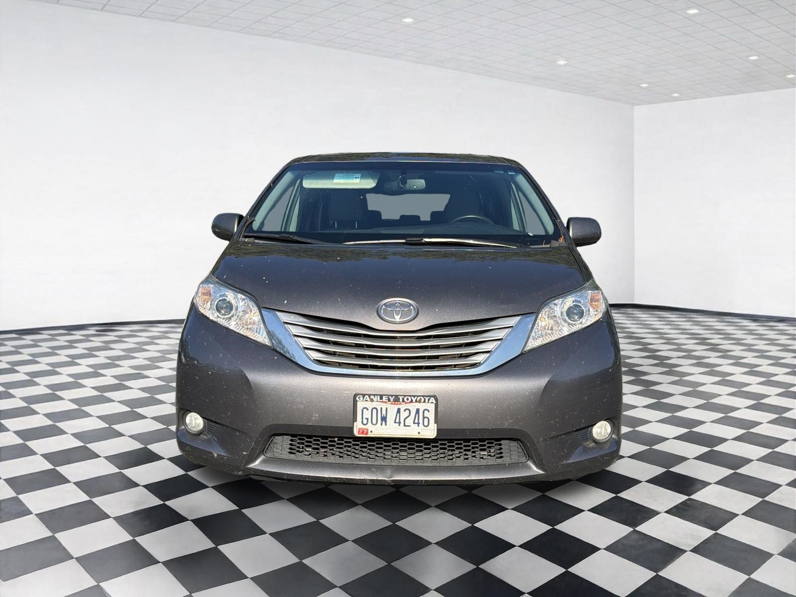 Used 2017 Toyota Sienna XLE Premium AWD/4WD image 2