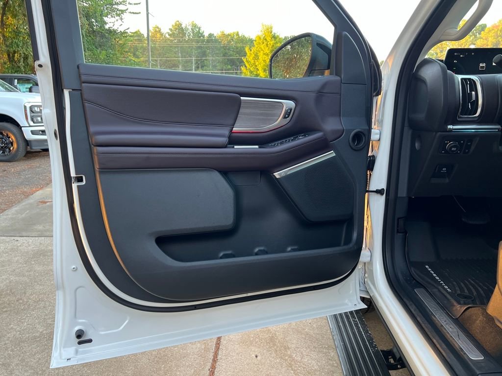 New 2025 Ford Expedition Platinum w/ Platinum Ultimate Package image 13