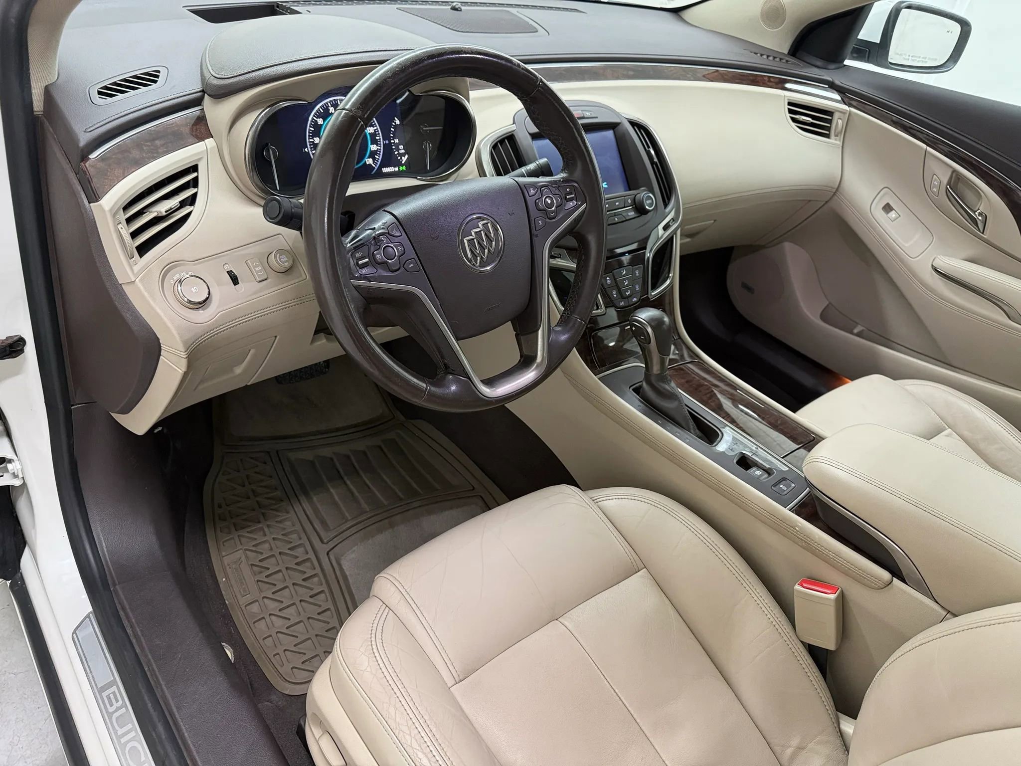 Used 2014 Buick LaCrosse Leather w/ Driver Confidence Package image 2